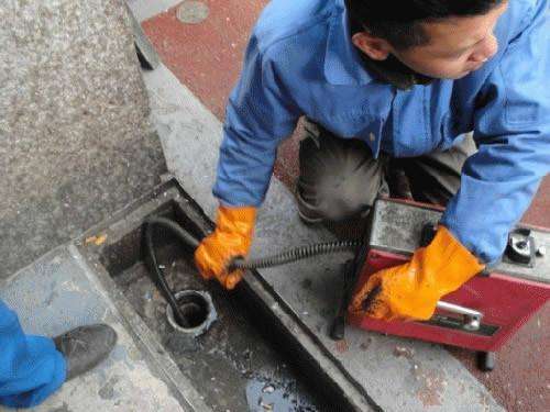 永安坝街道疏通下水道