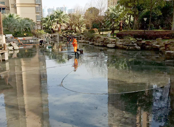 永安坝街道景观池淤泥清理