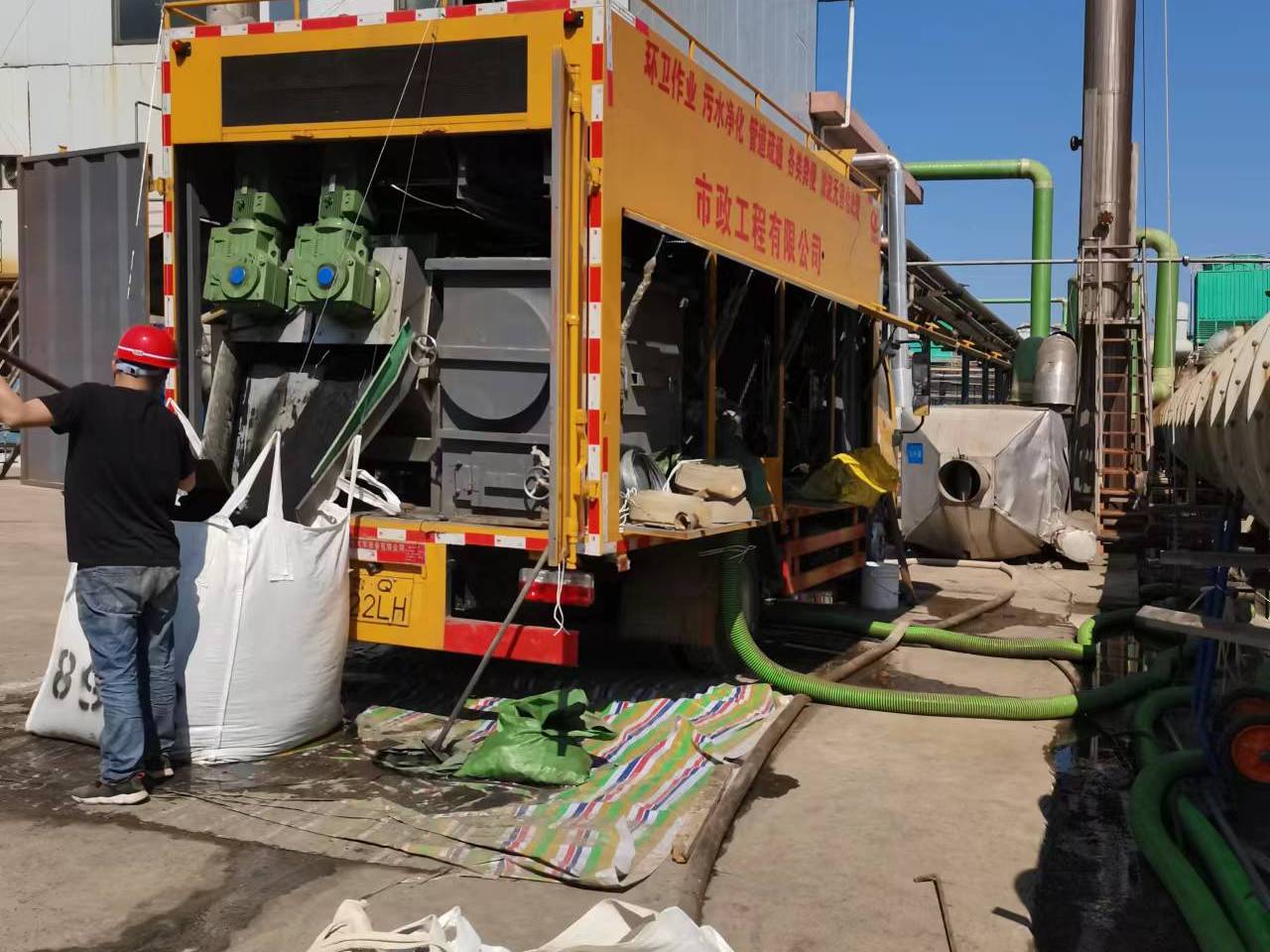永安坝街道淤泥压干处理
